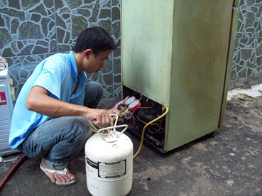 This image has an empty alt attribute; its file name is HÆ°á»ng-dáº«n-cÃ¡ch-vá»-sinh-tá»§-láº¡nh-háº¿t-mÃ¹i-khay-ÄÃ¡-tá»§-láº¡nh-11.jpg